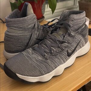 Nike React Hyperdunk Flyknit Basketball shoe